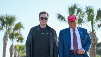 Donald Trump et Elon Musk assistent au lancement du sixième vol d'essai de la fusée SpaceX Starship, le 19 novembre 2024 à Brownsville, au Texas.