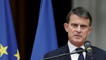 Le nouveau ministre des Outre-mer, Manuel Valls, lors de la cérémonie de passation de pouvoir le 24 décembre 2024 à Paris