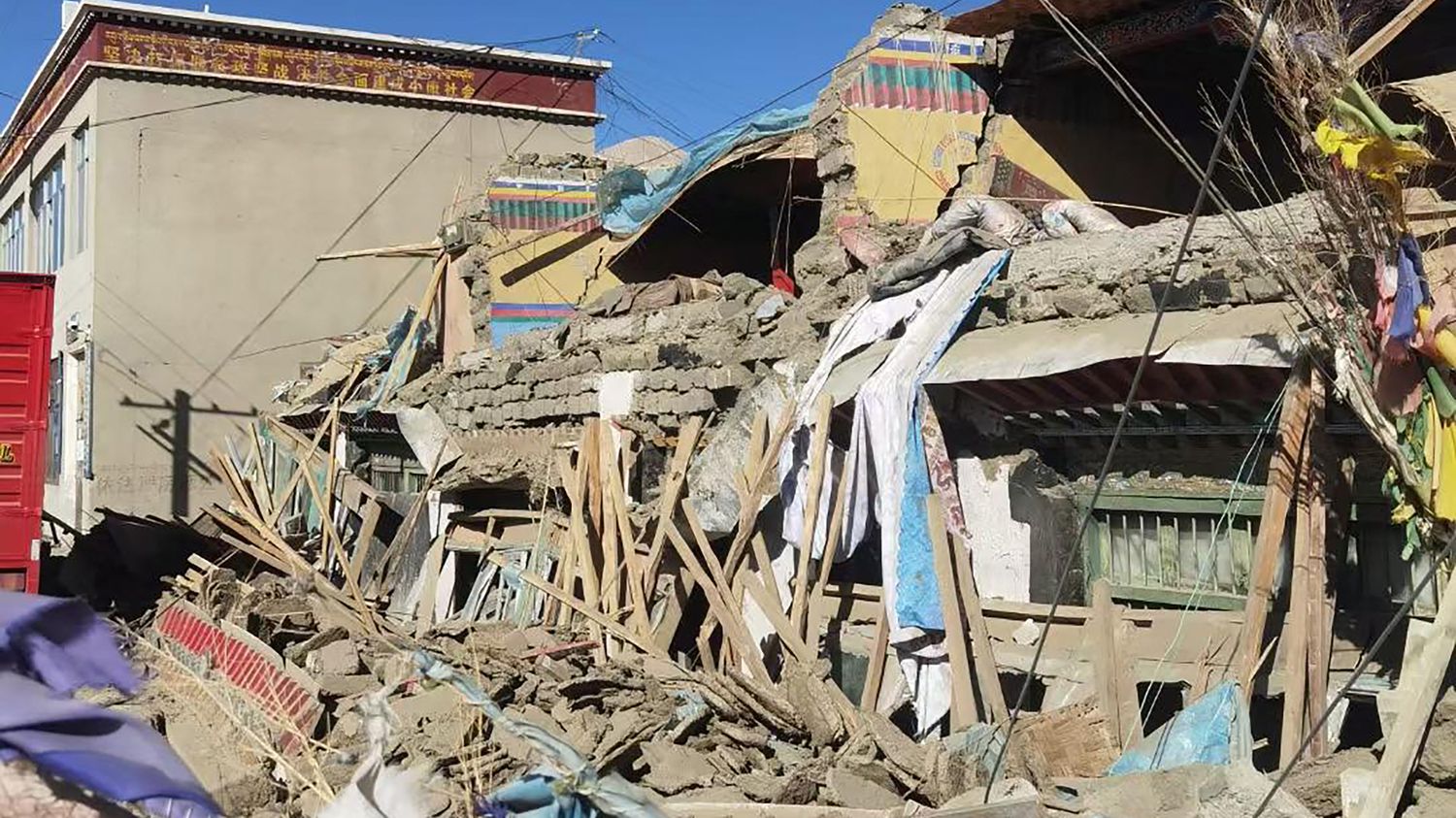 Séisme en Chine : ce que l'on sait de la catastrophe qui a fait au moins 126 morts dans la région autonome du Tibet