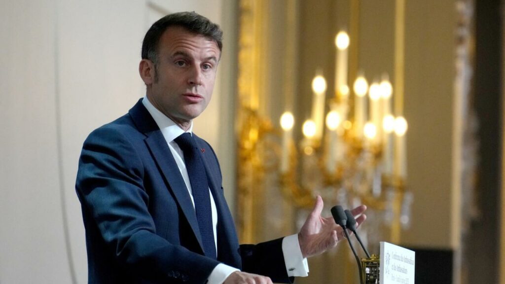 "On a oublié de nous dire merci" : la sortie d'Emmanuel Macron passe mal en Afrique