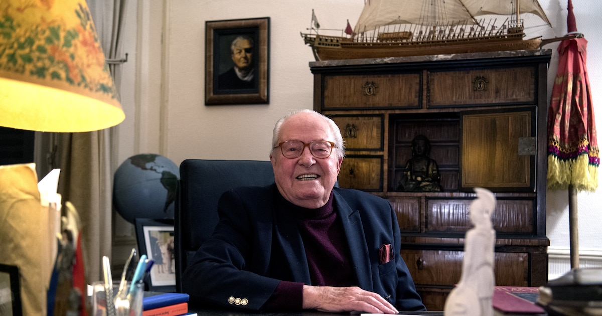 Le fondateur du Front national Jean-Marie Le Pen, dans son domaine de Rueil-Malmaison, lors d'un entretien le 9 janvier 2019.