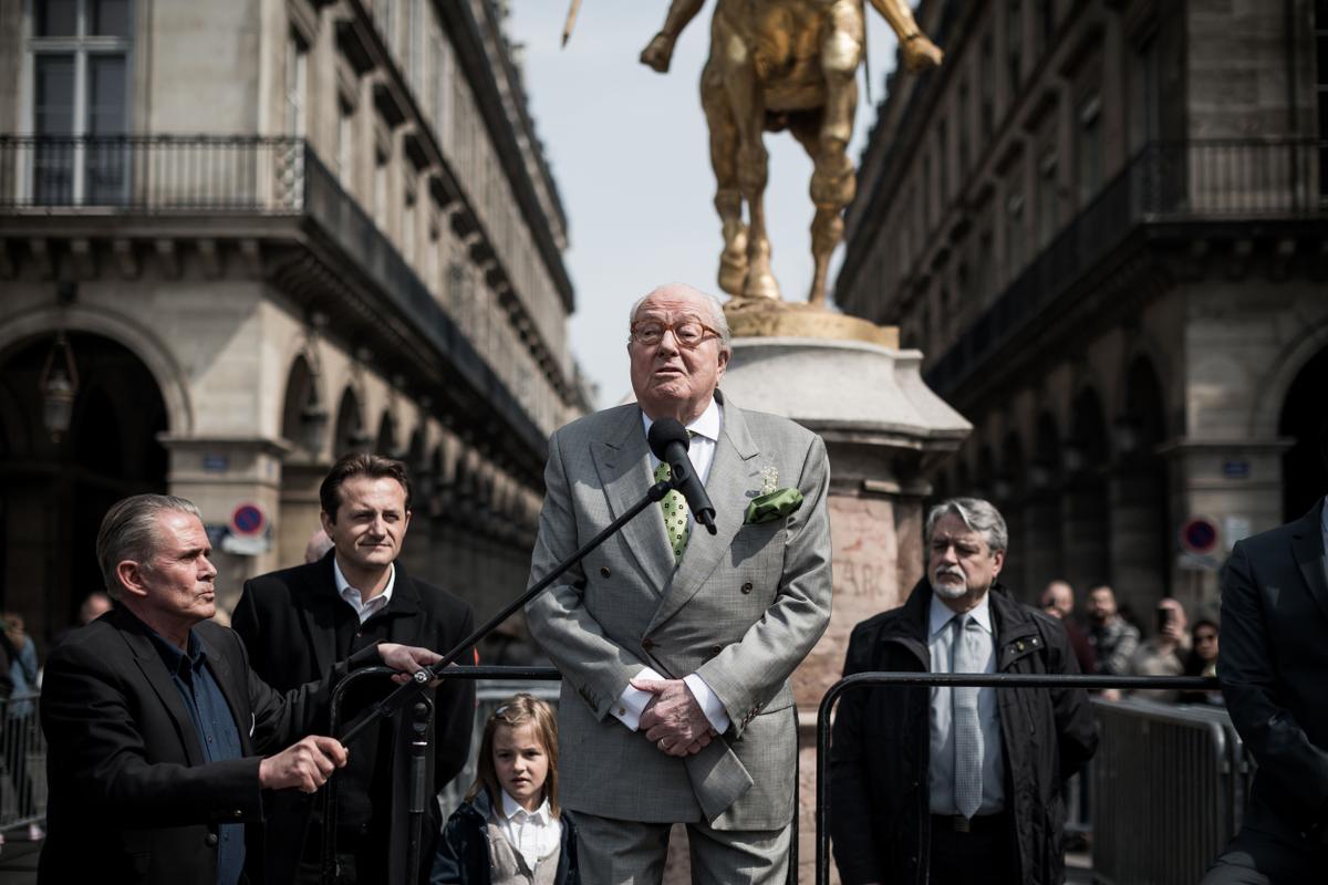 Jean-Marie Le Pen a joué un « rôle dans la vie publique » qui « relève désormais du jugement de l’Histoire », déclare l’Elysée dans un communiqué