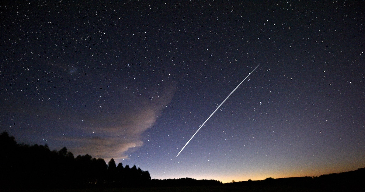 Image de la traînée d'un satellite de la constellation Starlink de Space X au-dessus de l'Uruguay, le 7 février 2021