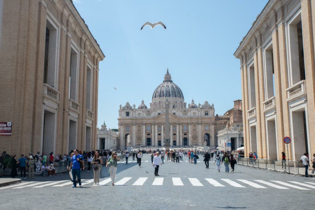 Le pape nomme pour la première fois une femme, Simona Brambilla, à la tête d’un « ministère » au Vatican