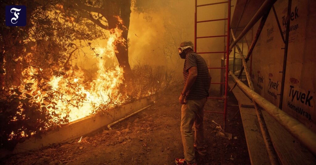 Kalifornien: Waldbrand bei Los Angeles zwingt Tausende zur Flucht