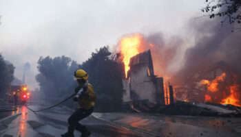 Californie : un violent incendie provoque des évacuations près de Los Angeles