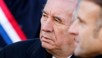 «Vous avez complètement lâché la rampe» : le très critiqué message de François Bayrou après la mort de Jean-Marie Le Pen