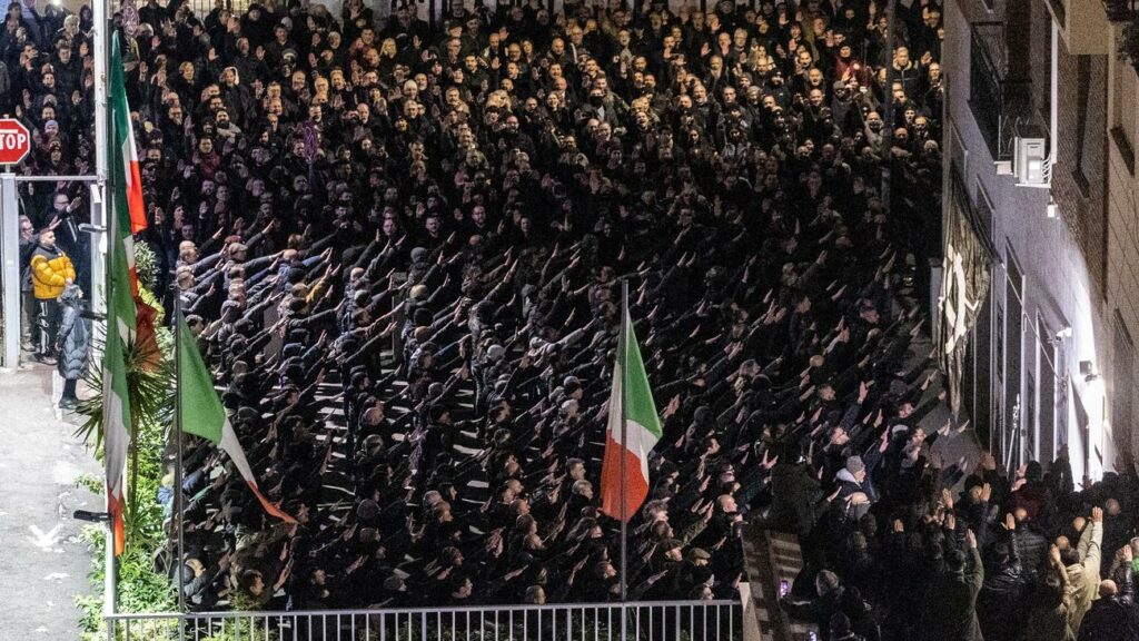 Italien: Mehr als tausend Mussolini-Anhänger zeigen faschistischen Gruß