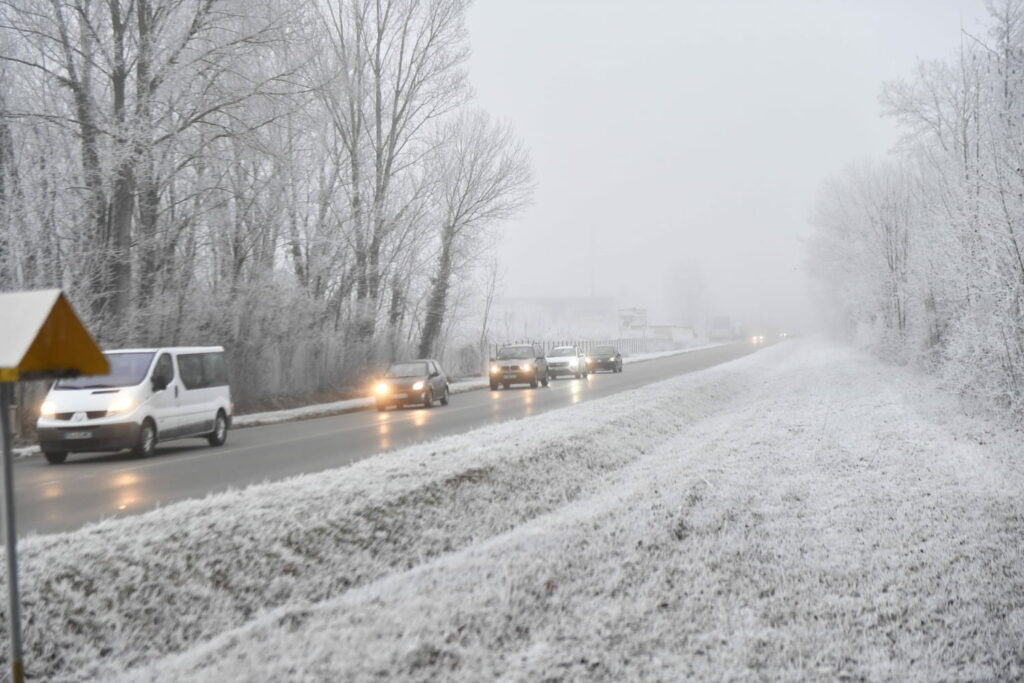 Neige-verglas : jusqu'à 20 cm attendus, 5 départements placés en vigilance orange par Météo France