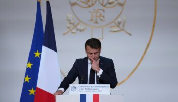 Le président Emmanuel Macron devant les ambassadeurs français, le 6 janvier 2025 à Paris