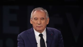 Mort de Jean-Marie Le Pen : François Bayrou justifie son tweet « polémique » avec un cours de grec