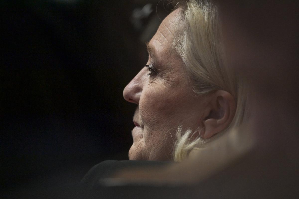 « Beaucoup de gens qui l’aiment le pleurent ici-bas » : Marine Le Pen évoque la mort de son père, les obsèques prévues samedi