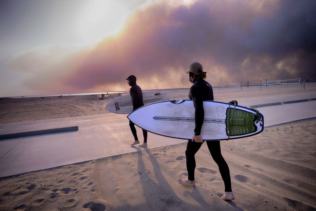 Un feu aussi violent que spectaculaire dévore Pacific Palisades, près de Los Angeles