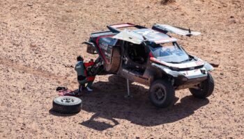 Dakar 2025 : Nasser Al-Attiyah perd gros, nouvelle démonstration de Daniel Sanders en moto... Ce qu'il faut retenir de la 4e étape