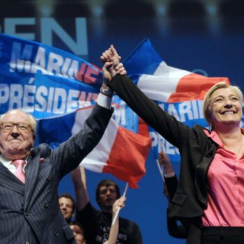 Mort de Jean-Marie Le Pen : l’extrême droite fait front dans la réhabilitation de sa figure tutélaire