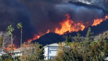 Incendies à Los Angeles : les vents de Santa Ana, ce phénomène météo qui attise les flammes