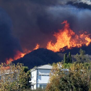 Incendies à Los Angeles : les vents de Santa Ana, ce phénomène météo qui attise les flammes