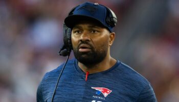 Ex-Patriots coach Jerod Mayo played cards with players on flight home following double-digit loss: report