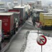 Météo : dans le Nord et le Pas-de-Calais, la neige sème la pagaille et fait au moins deux morts