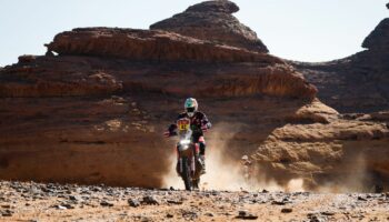 Dakar 2025 : annoncé vainqueur de la 5e étape, le Français Adrien Van Beveren pénalisé et rétrogradé en moto, Nasser al-Attiyah se relance en auto