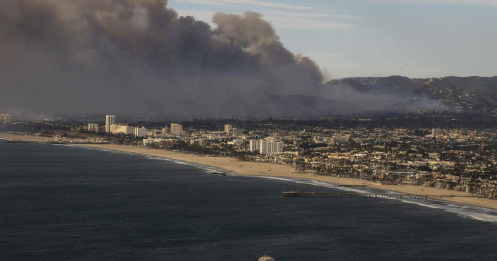 Vu du ciel : l’ampleur des feux en cours à Los Angeles racontée par les images