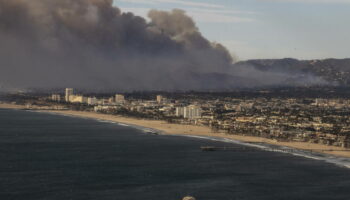 Vu du ciel : l’ampleur des feux en cours à Los Angeles racontée par les images