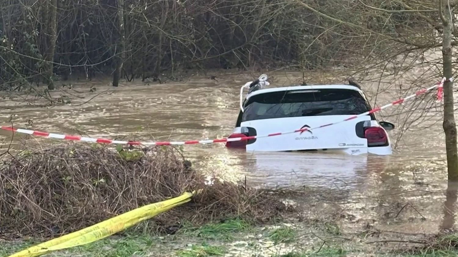 Crues : un couple de retraités sauvé in extremis de la noyade en Vendée