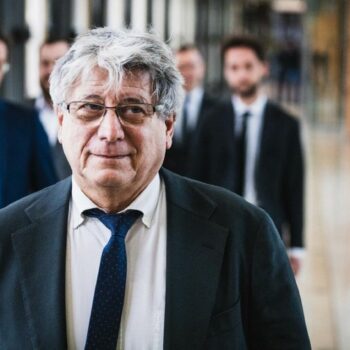 Budget 2025 : "Il va ressembler furieusement au budget Barnier, en pire", estime le président LFI de la commission des finances, Eric Coquerel, en sortant de Bercy