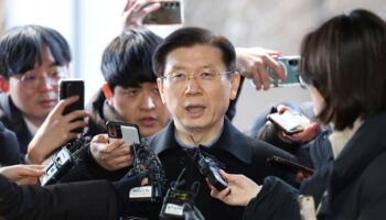 South Korean police question presidential security chief as rift over detaining president deepens