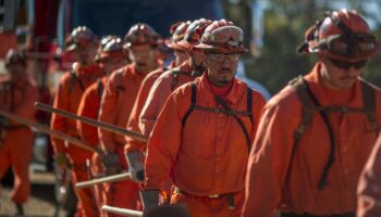 Incendies à Los Angeles : un quart des pompiers luttant contre le feu sont des prisonniers