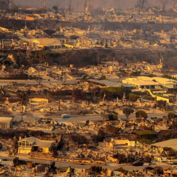 Incendies à Los Angeles : le bilan s’élève désormais à 10 morts, les feux toujours pas maîtrisés