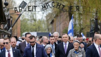 Netanyahu pourra se rendre aux commémorations d’Auschwitz malgré le mandat d’arrêt de la CPI, garantit la Pologne