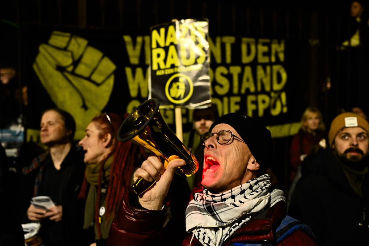 En Autriche, des dizaines de milliers de manifestants contre l’extrême droite aux portes du pouvoir