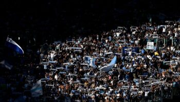 En Italie, des supporters ultras de la Lazio Rome rendent hommage à Jean-Marie Le Pen avec une banderole