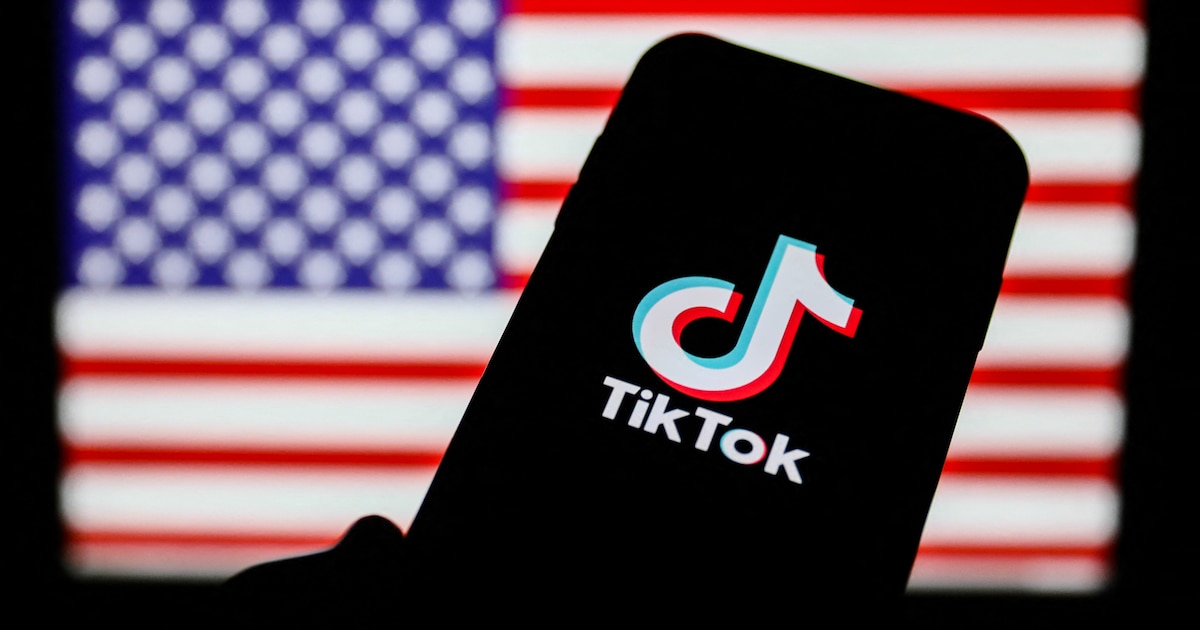 TikTok logo is seen displayed on a phone screen with American flag in the background in this illustration photo taken on August 2, 2020. President of the USA Donald Trump said that Chinese app TikTok will be banned in the United States. (Photo Illustration by Jakub Porzycki/NurPhoto) (Photo by Jakub Porzycki / NurPhoto / NurPhoto via AFP)