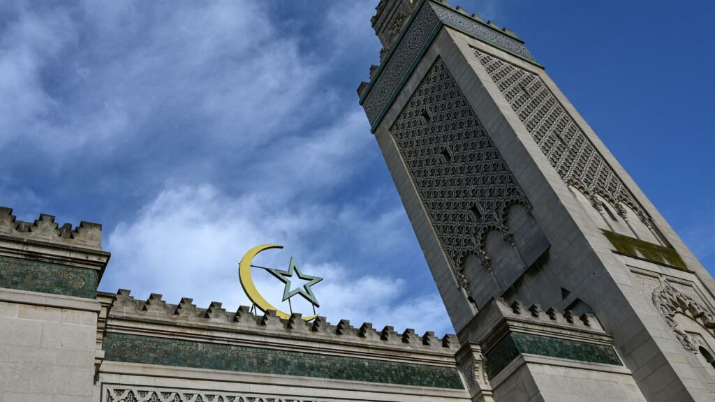 La Grande Mosquée de Paris demande aux imams d’inclure une prière « pour la France », le vendredi