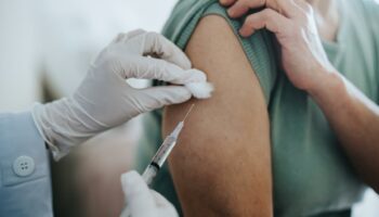 Face à la flambée de l’épidémie de grippe, la vaccination est toujours possible, en plus des gestes barrières