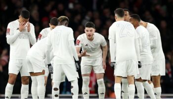 Why are Arsenal wearing an all-white kit vs Manchester United in the FA Cup?