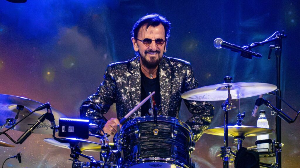 L'ancien Beatles Ringo Starr revient en mode country avec "Look Up", son nouvel album