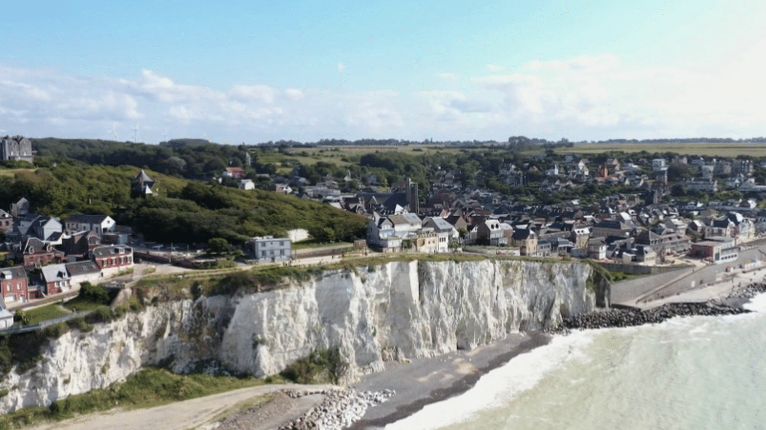 Tourisme : Ault, un village de la côte picarde aux airs de Normandie