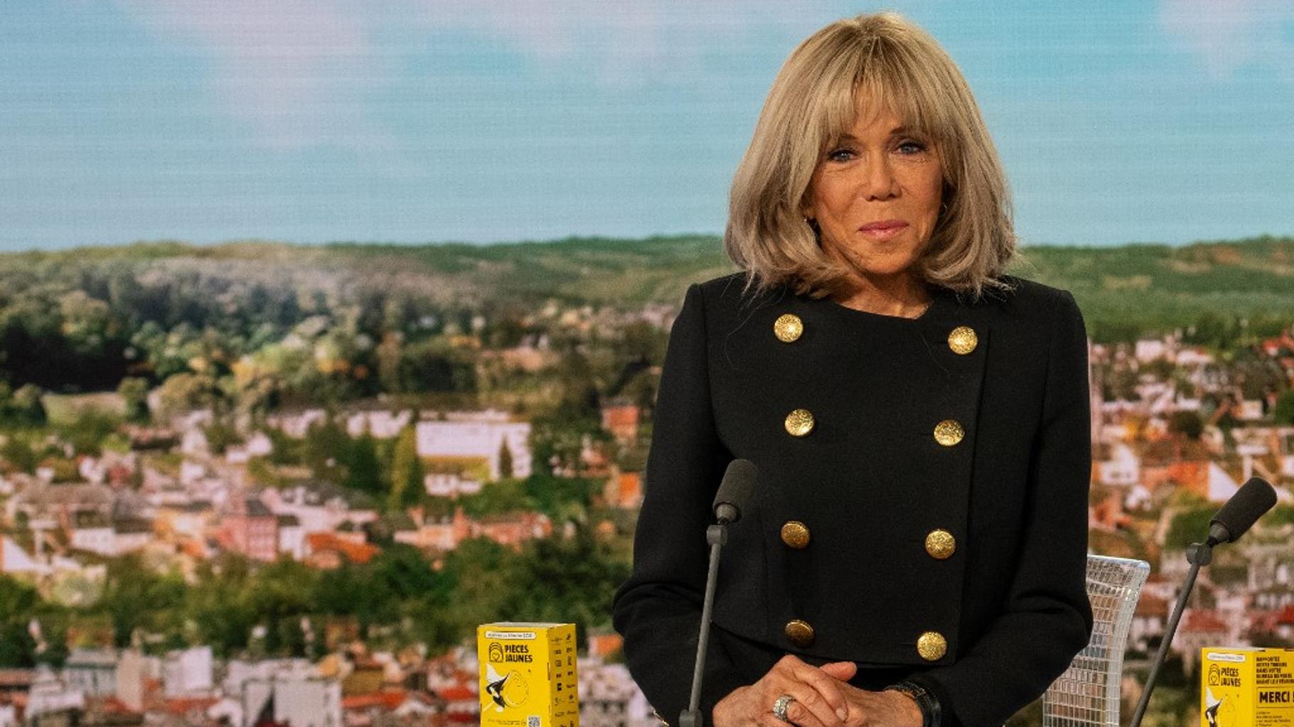 Brigitte Macron a beaucoup parlé d’Emmanuel Macron pour sa campagne médiatique pour les Pièces Jaunes