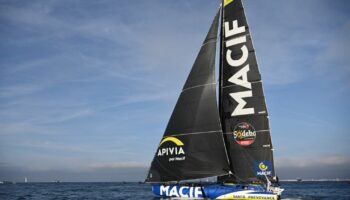 Vendée Globe : "Ce duel est loin d'être terminé", assure Charlie Dalin qui maintient son avance en tête devant Yoann Richomme