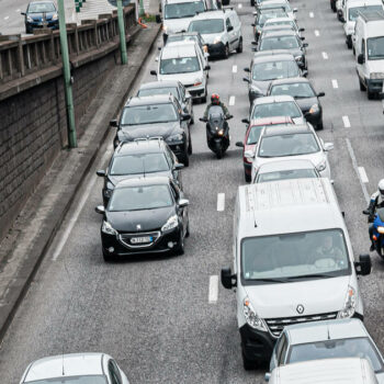 La circulation en interfiles des motards définitivement adoptée par un décret