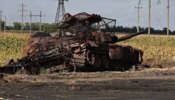 Un char russe détruit par l'armée ukrainienne dans la région russe de Koursk, le 16 août 2024