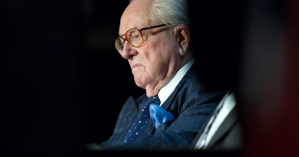 L'ex-président du Front national (FN) Jean-Marie Le Pen, à Vineuil le 15 mai 2014