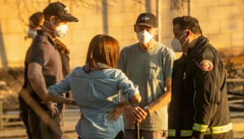 Harry and Meghan make surprise visit to hand out food to LA fires evacuees