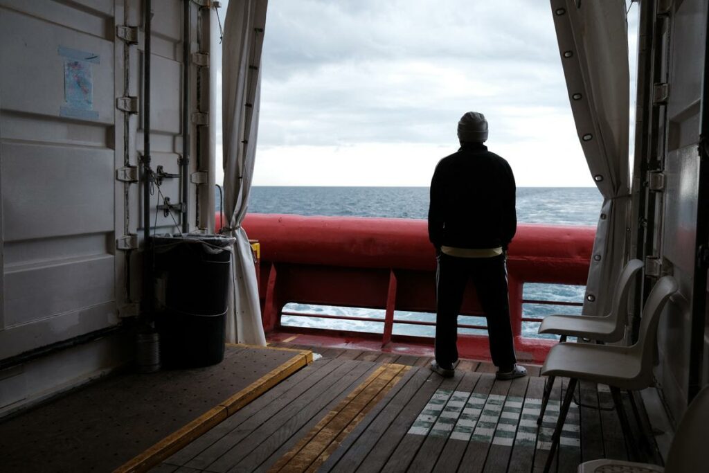 Plus de 100 migrants, dont 7 enfants, secourus au large de la Libye par SOS Méditerranée