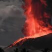 Le mont Ibu, volcan de l'est de l'Indonésie, est entré en éruption