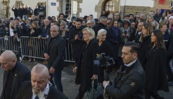 Jean-Marie Le Pen inhumé dans l’intimité dans sa ville natale de La Trinité-sur-Mer