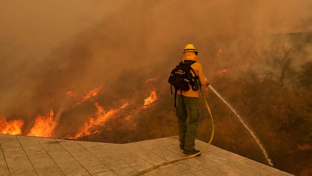 Feuer erfasst auch bislang unberührte Stadtviertel von Los Angeles